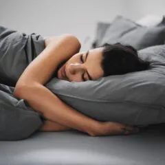 photo-personne-au-lit-840x840.webp