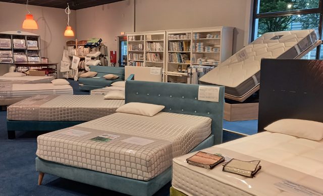 Magasin Adrien Michel Saint-Malo - Exposition matelas sommier