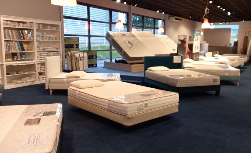 Magasin Adrien Michel Saint-Malo - Exposition matelas sommier