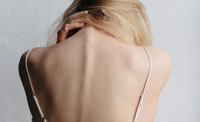 Photo femme mal au dos